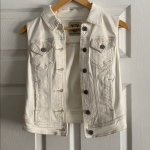 White jean sleeves jacket